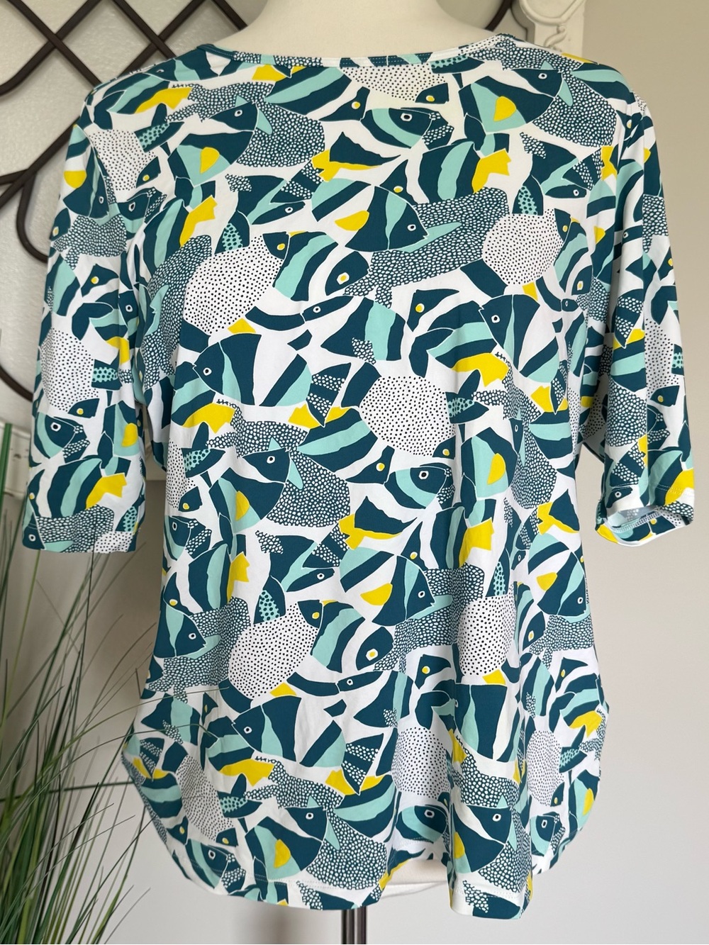 LANDS’ END Size Large Women’s Rash Guard - Fish Print - Picture 1 of 5